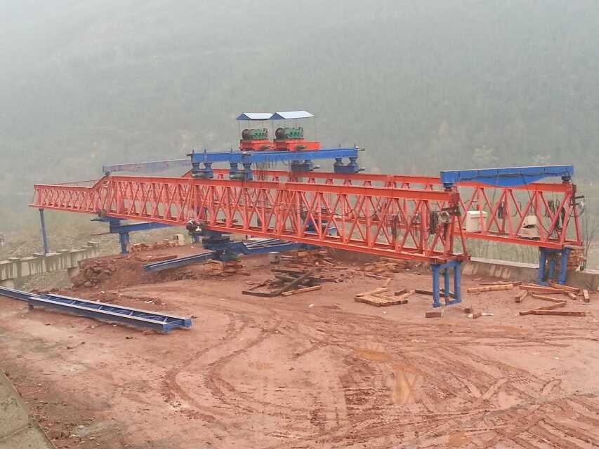 m_中國鐵建港航局巖土公司160T-40架橋機